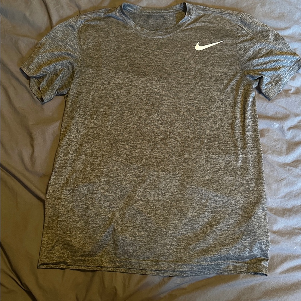 Nike Men’s Heather Gray Short Sleeve Performance Tee with White Swoosh